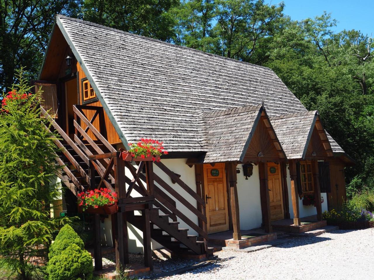 Hotel Oberza Pod Zlotym Prosiakiem Nieborów Esterno foto