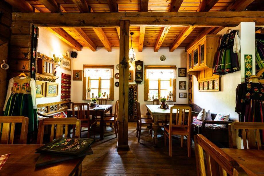 Hotel Oberza Pod Zlotym Prosiakiem Nieborów Esterno foto