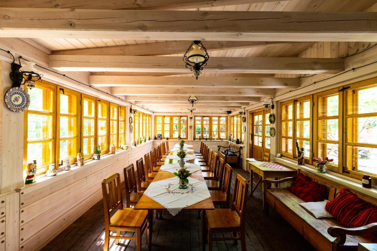 Hotel Oberza Pod Zlotym Prosiakiem Nieborów Esterno foto